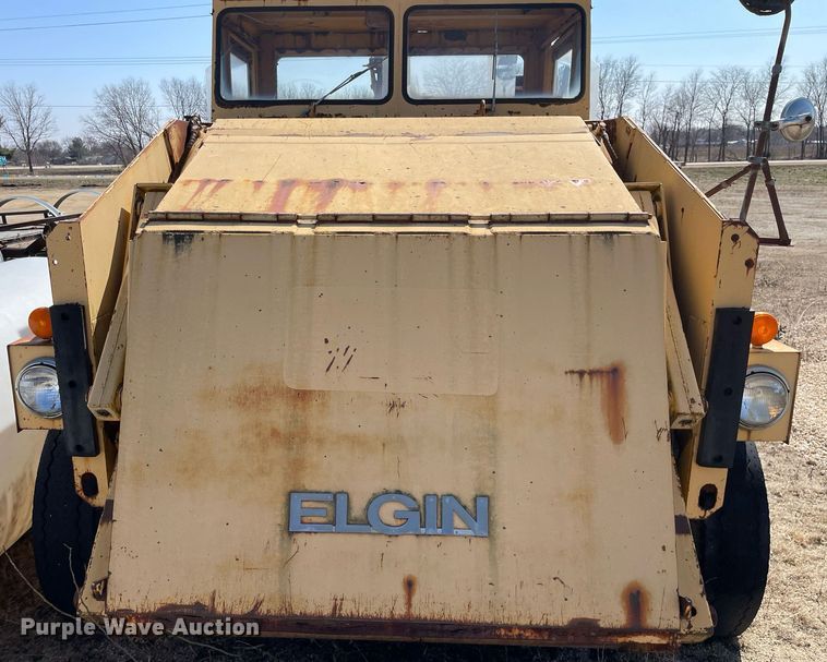 image for item LJ9572 Elgin Pelican  street sweeper