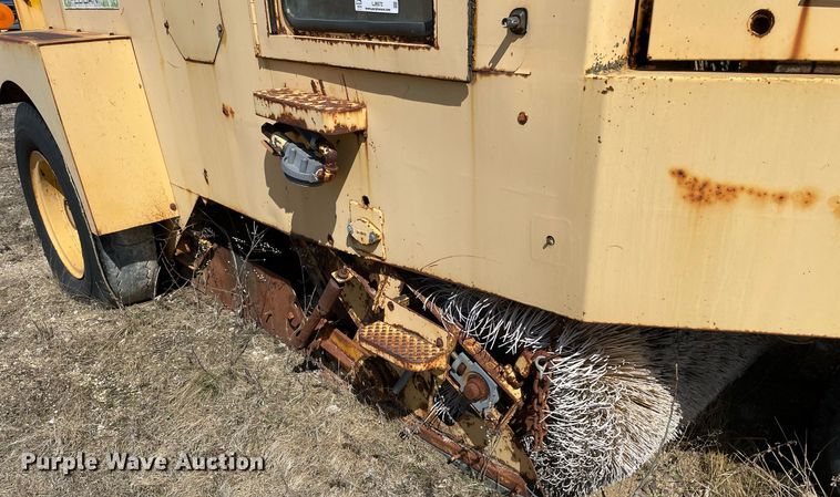 image for item LJ9572 Elgin Pelican  street sweeper
