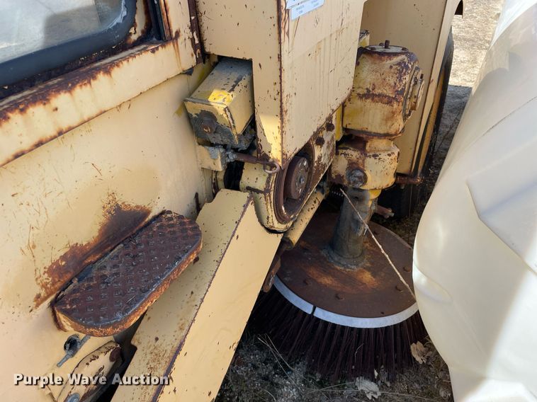 image for item LJ9572 Elgin Pelican  street sweeper