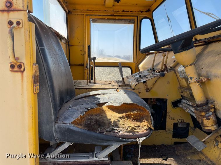 image for item LJ9572 Elgin Pelican  street sweeper