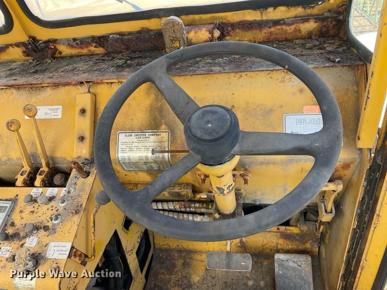 image for item LJ9572 Elgin Pelican  street sweeper