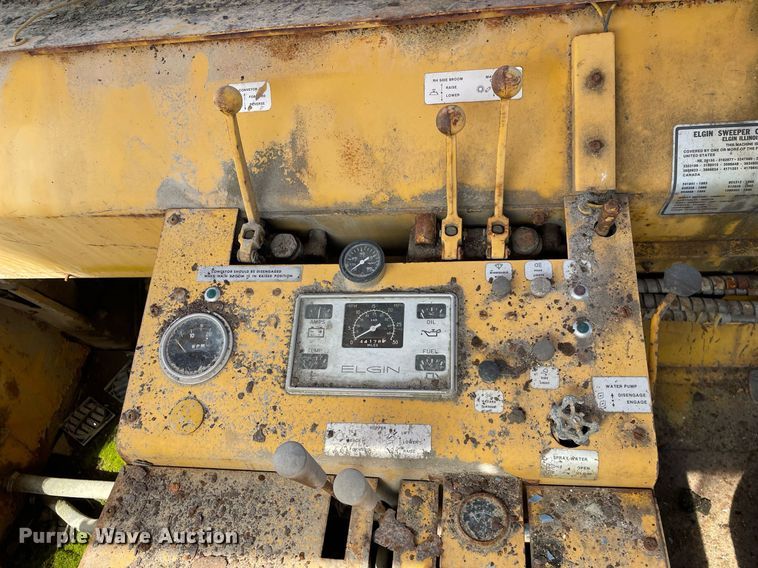 image for item LJ9572 Elgin Pelican  street sweeper