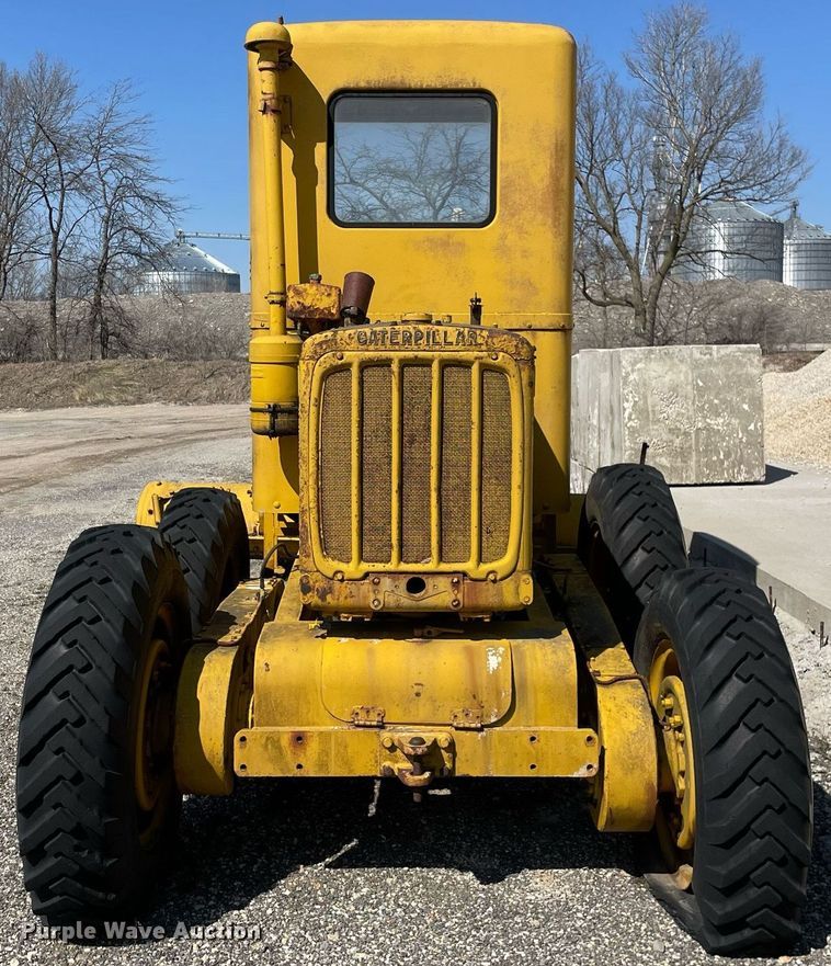 image for item LJ9573 Caterpillar  rigid frame motor grader