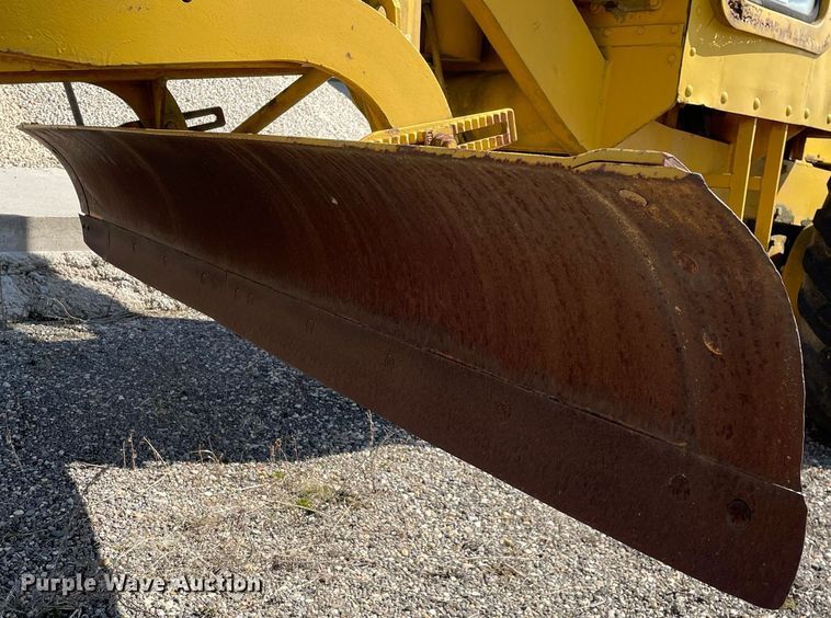 image for item LJ9573 Caterpillar  rigid frame motor grader