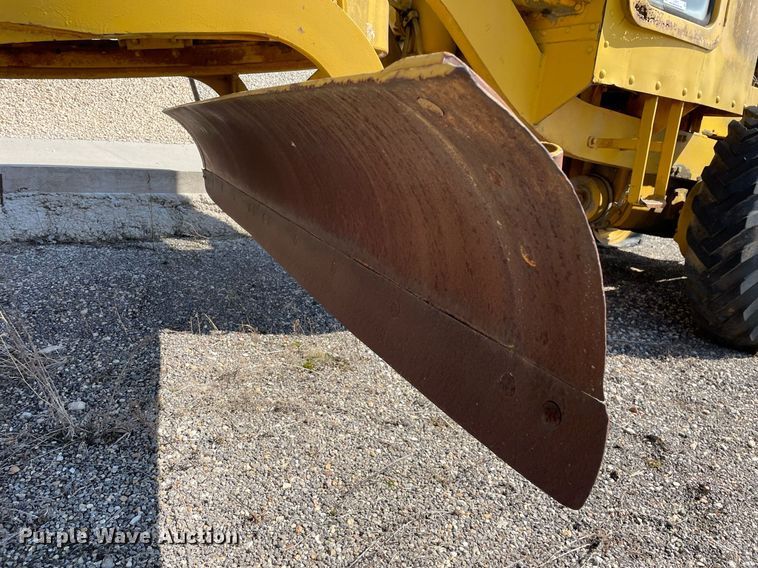 image for item LJ9573 Caterpillar  rigid frame motor grader