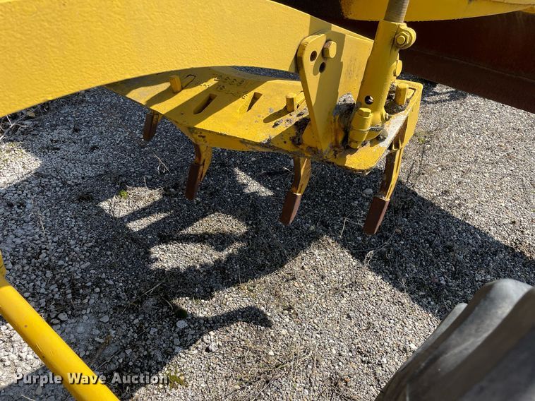 image for item LJ9573 Caterpillar  rigid frame motor grader