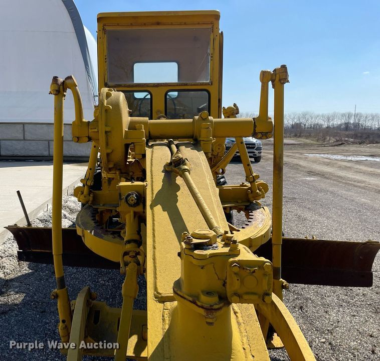 image for item LJ9573 Caterpillar  rigid frame motor grader