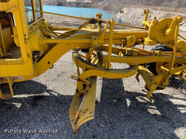 image for item LJ9573 Caterpillar  rigid frame motor grader