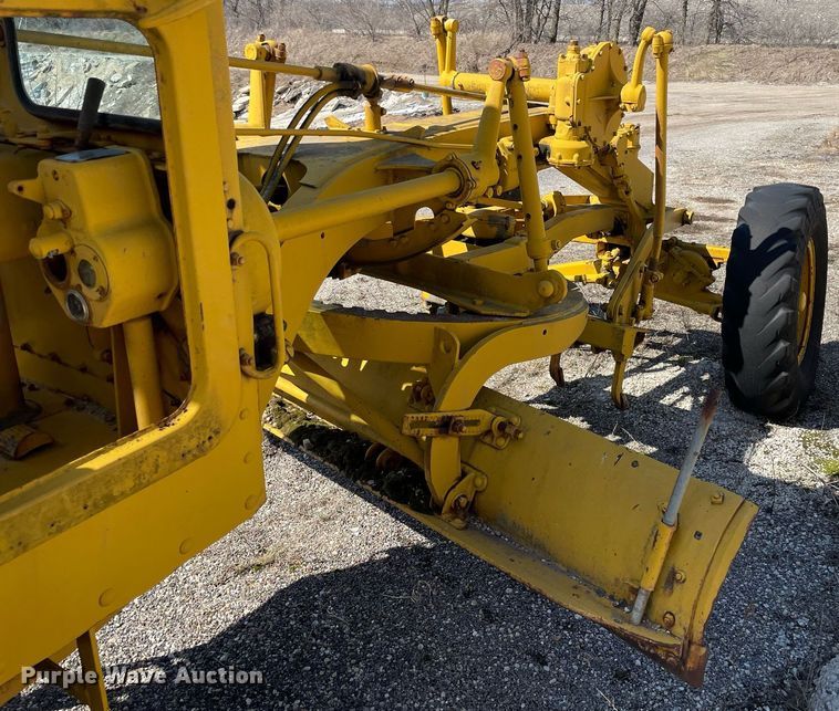 image for item LJ9573 Caterpillar  rigid frame motor grader