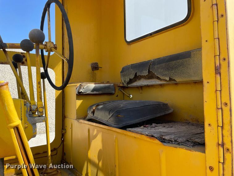 image for item LJ9573 Caterpillar  rigid frame motor grader