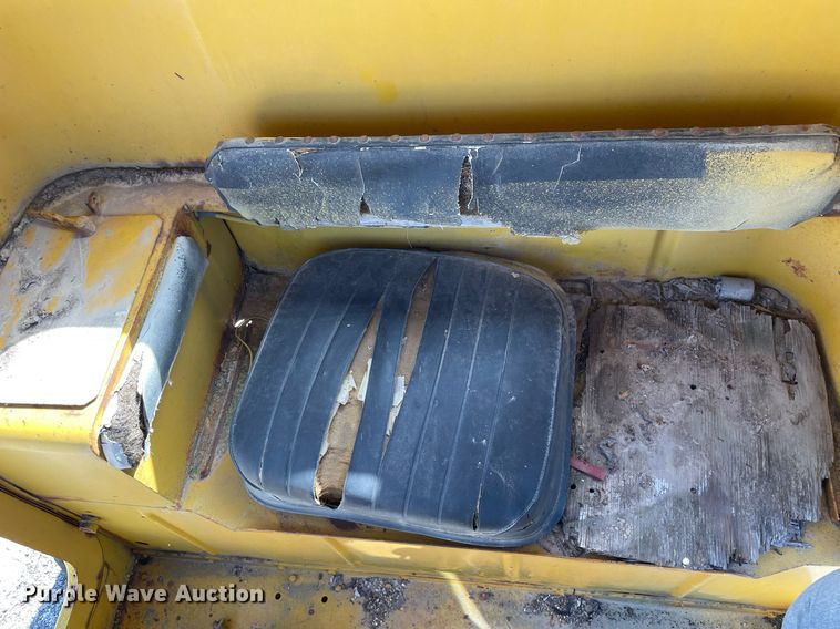 image for item LJ9573 Caterpillar  rigid frame motor grader