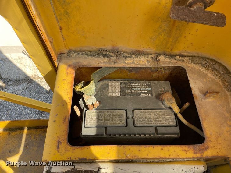 image for item LJ9573 Caterpillar  rigid frame motor grader