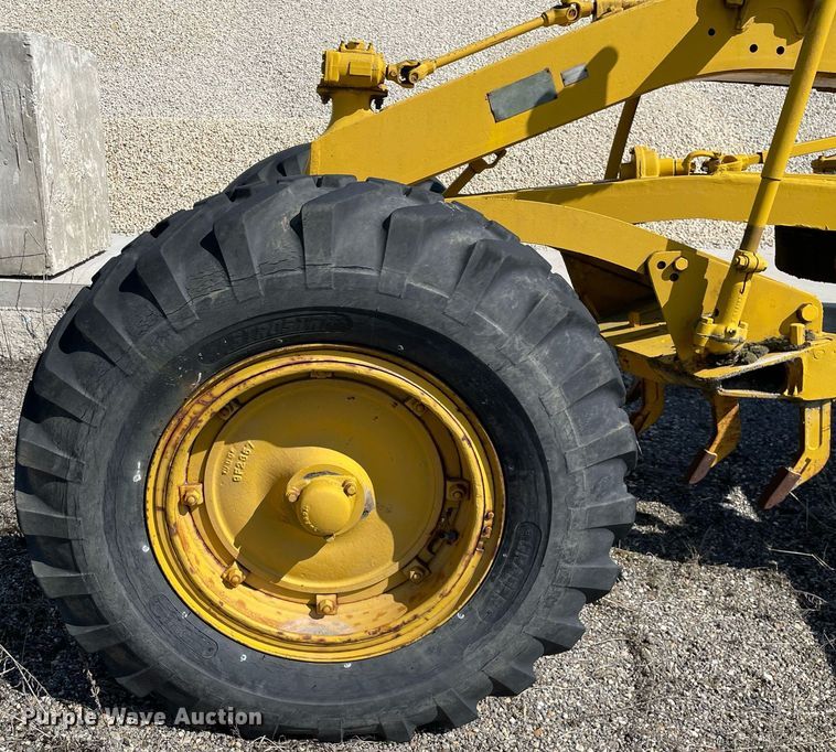 image for item LJ9573 Caterpillar  rigid frame motor grader