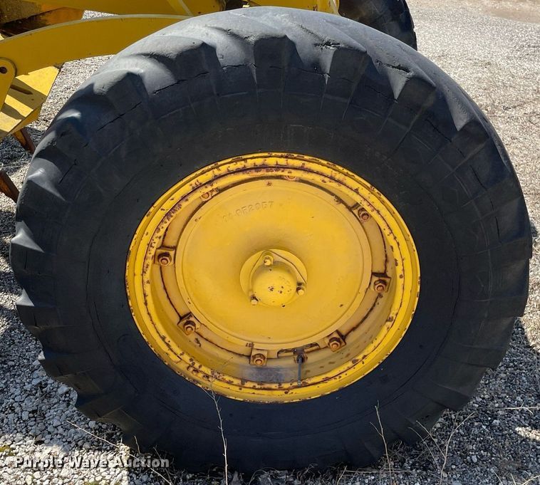 image for item LJ9573 Caterpillar  rigid frame motor grader