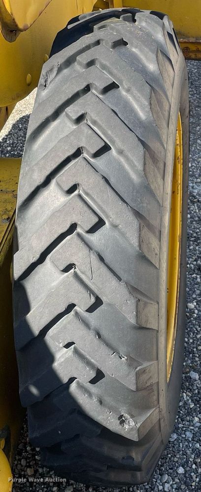 image for item LJ9573 Caterpillar  rigid frame motor grader