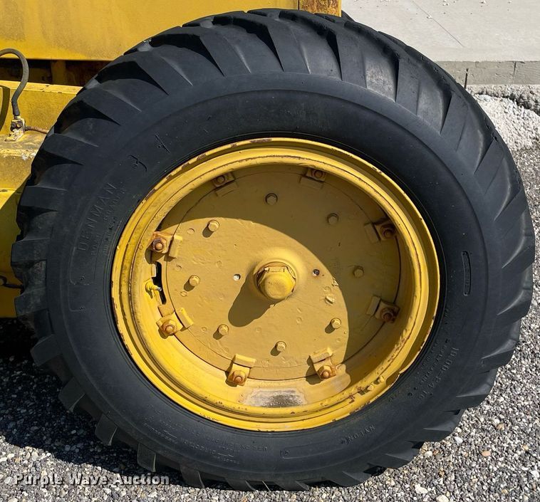 image for item LJ9573 Caterpillar  rigid frame motor grader