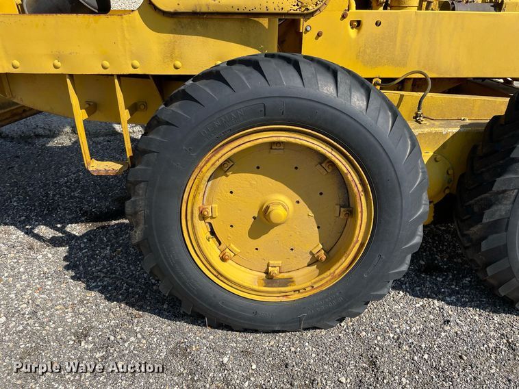 image for item LJ9573 Caterpillar  rigid frame motor grader