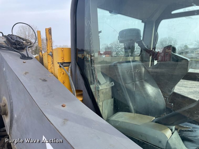 image for item LJ9575 Volvo MC125C  tracked skid steer loader