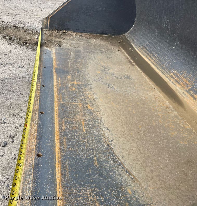 image for item LJ9575 Volvo MC125C  tracked skid steer loader