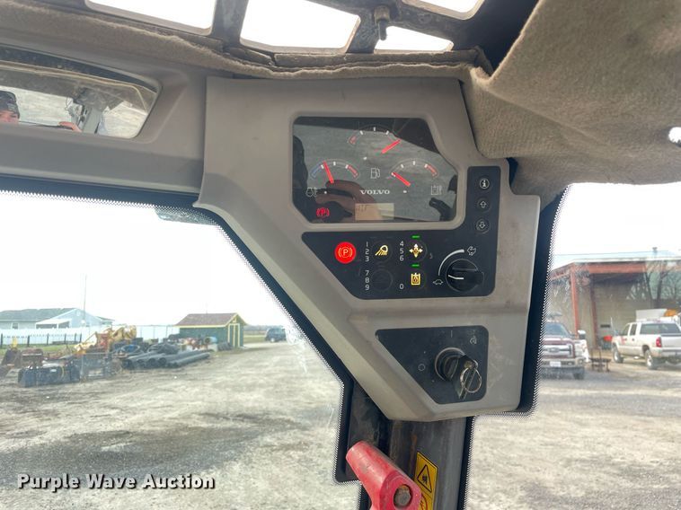 image for item LJ9575 Volvo MC125C  tracked skid steer loader