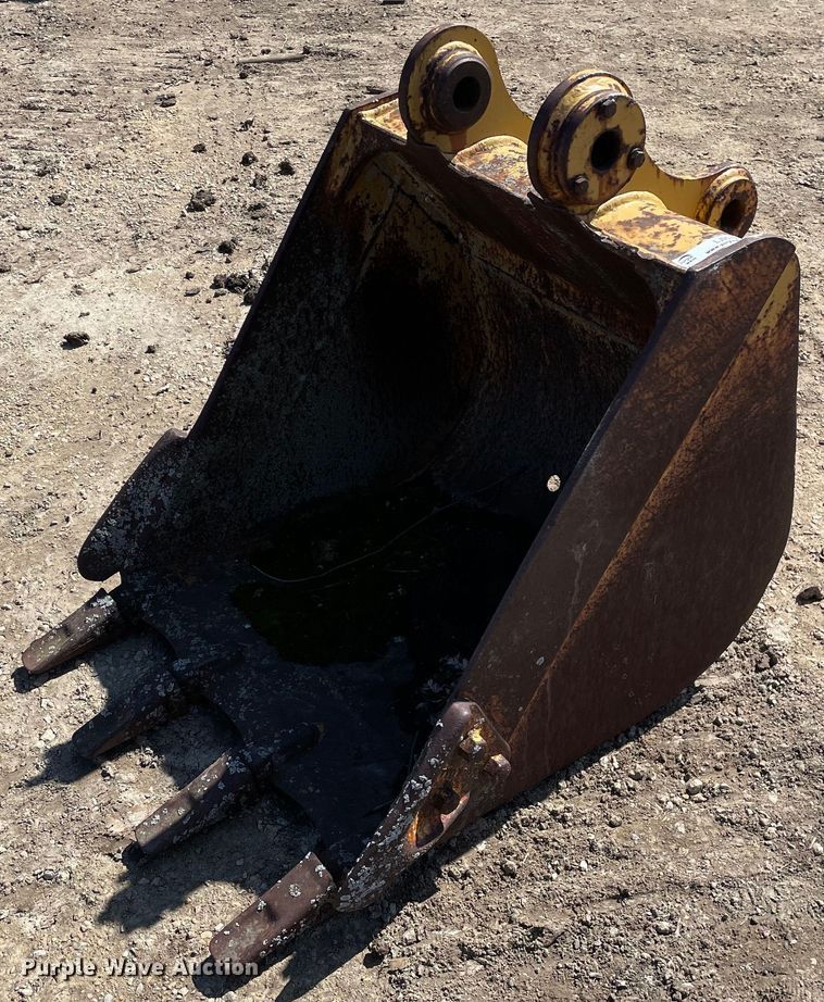 image for item LJ9579 32" W excavator bucket