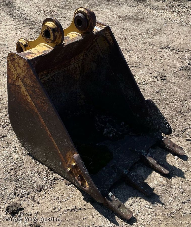 image for item LJ9579 32" W excavator bucket