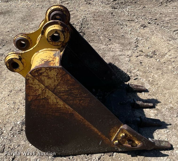 image for item LJ9579 32" W excavator bucket