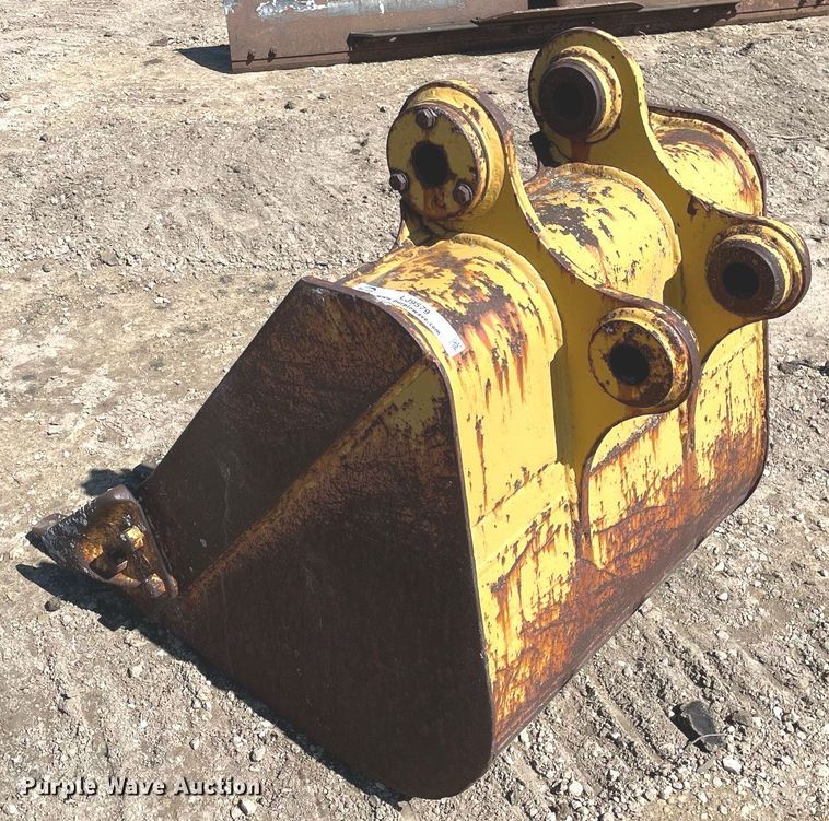 image for item LJ9579 32" W excavator bucket
