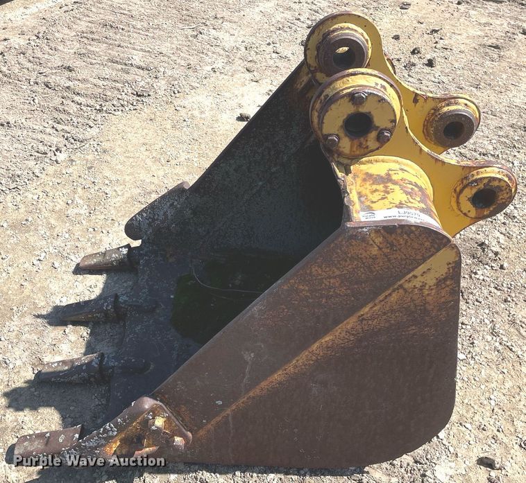 image for item LJ9579 32" W excavator bucket