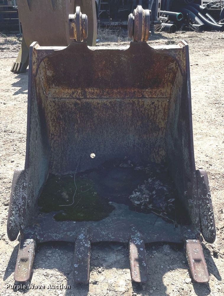 image for item LJ9579 32" W excavator bucket