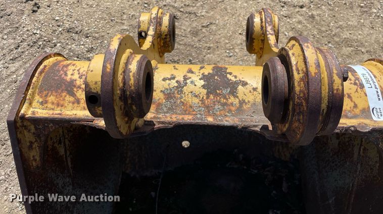 image for item LJ9579 32" W excavator bucket