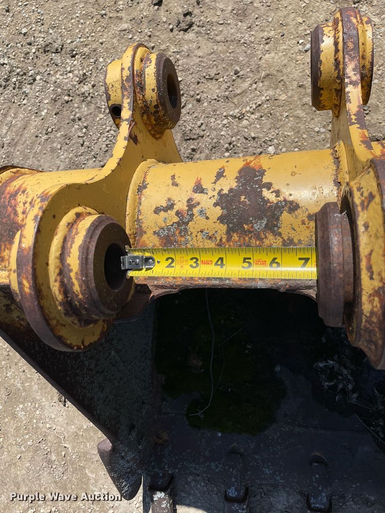 image for item LJ9579 32" W excavator bucket