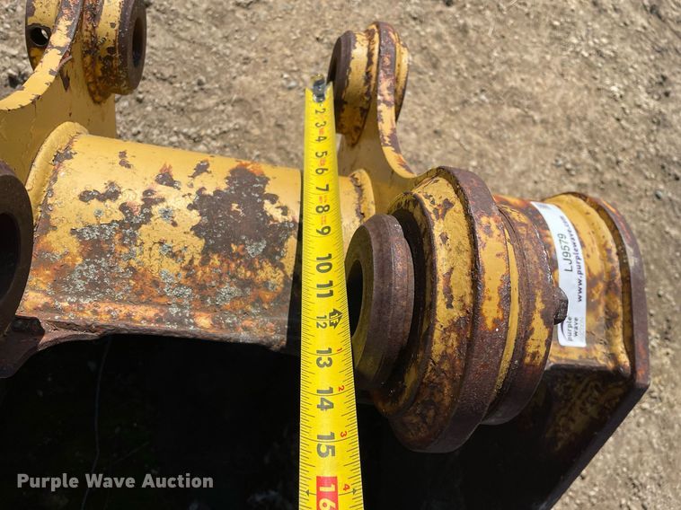 image for item LJ9579 32" W excavator bucket