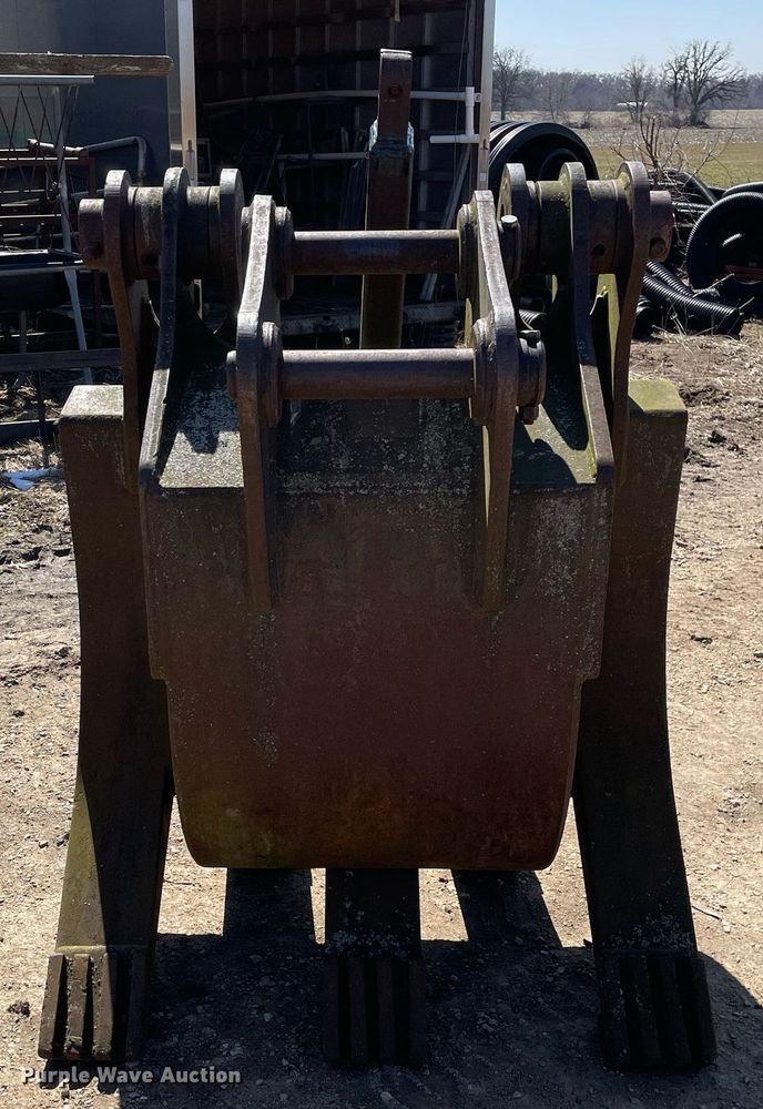 image for item LJ9580 CP  45" W grapple bucket