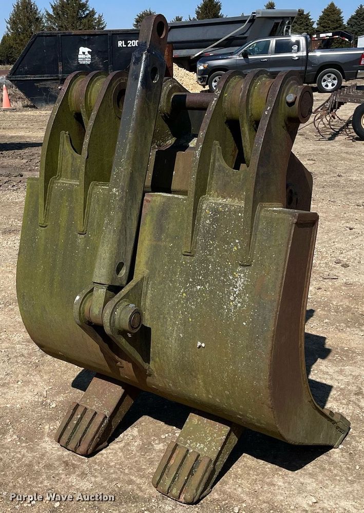 image for item LJ9580 CP  45" W grapple bucket