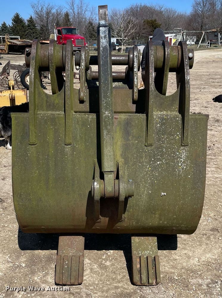 image for item LJ9580 CP  45" W grapple bucket