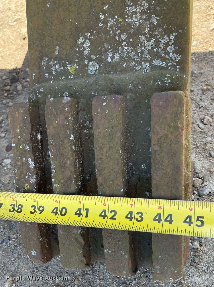 image for item LJ9580 CP  45" W grapple bucket