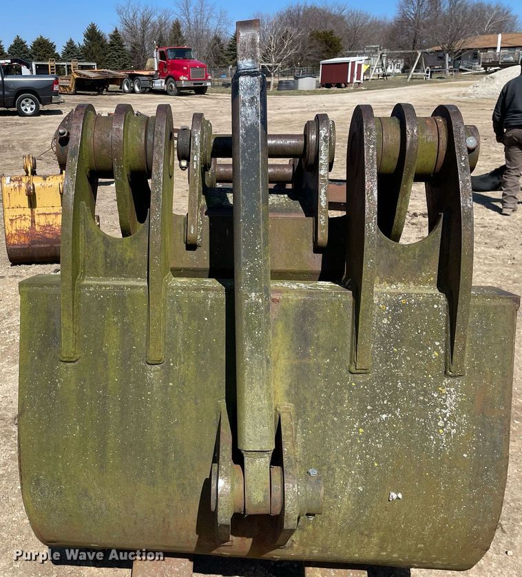 image for item LJ9580 CP  45" W grapple bucket