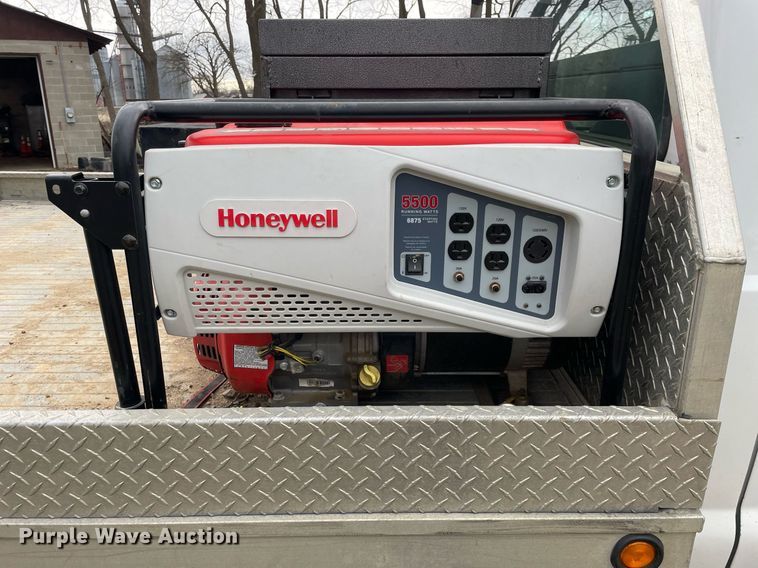 image for item LJ9595 2006 Ford F450 Super Duty XLT  flatbed truck