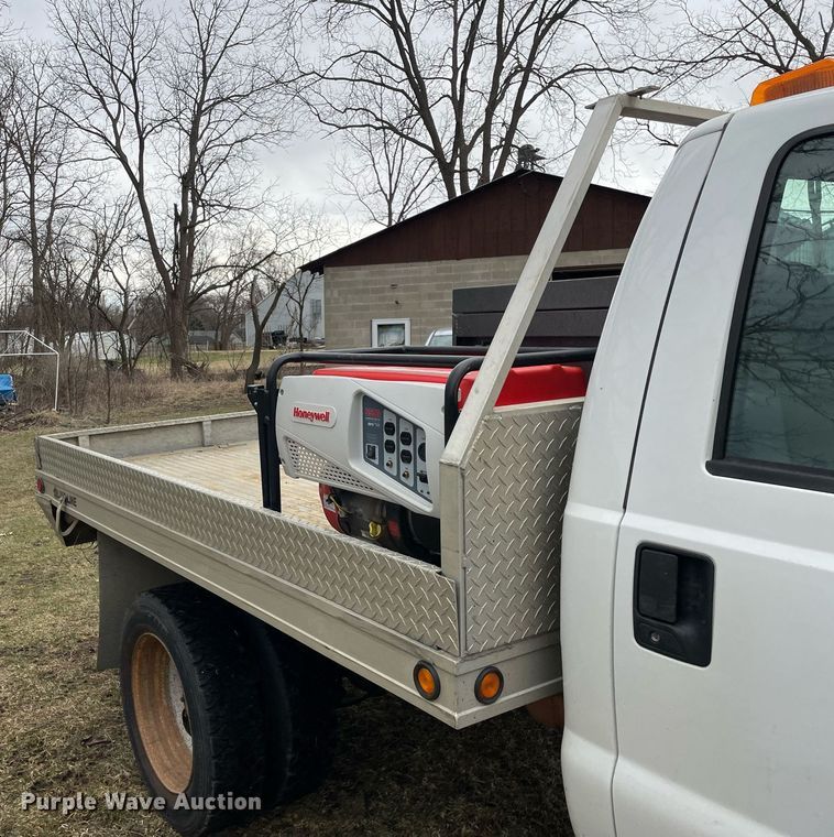 image for item LJ9595 2006 Ford F450 Super Duty XLT  flatbed truck