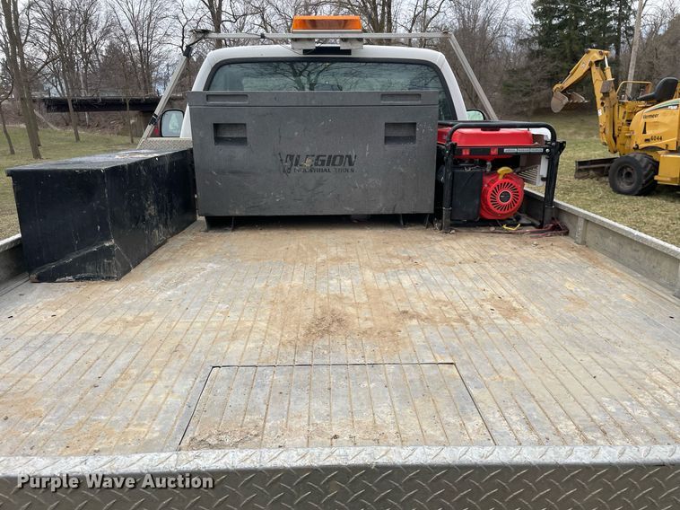 image for item LJ9595 2006 Ford F450 Super Duty XLT  flatbed truck