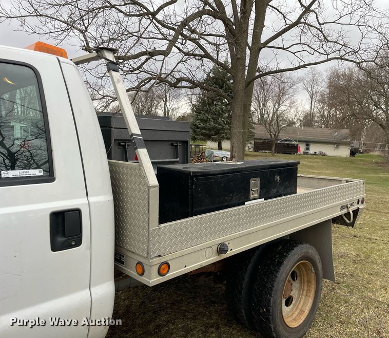 image for item LJ9595 2006 Ford F450 Super Duty XLT  flatbed truck