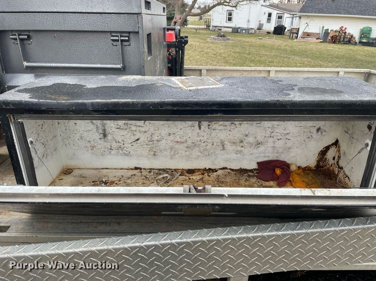 image for item LJ9595 2006 Ford F450 Super Duty XLT  flatbed truck