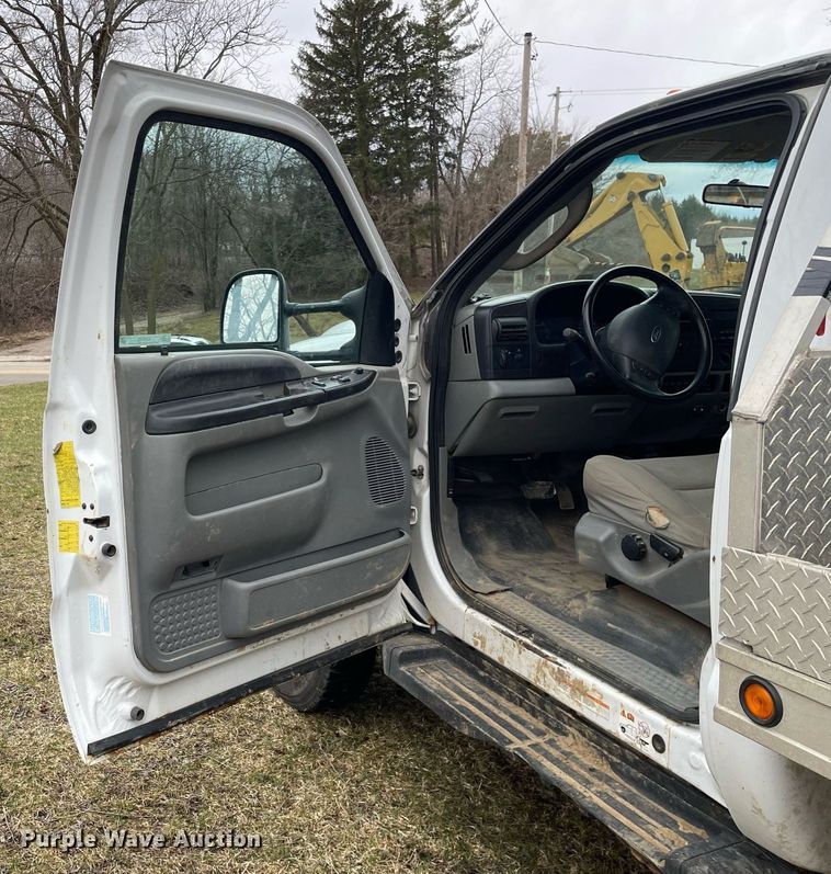 image for item LJ9595 2006 Ford F450 Super Duty XLT  flatbed truck