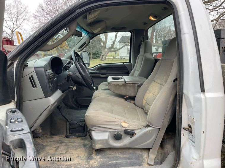 image for item LJ9595 2006 Ford F450 Super Duty XLT  flatbed truck