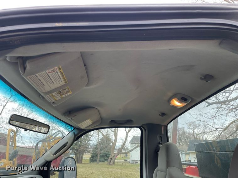 image for item LJ9595 2006 Ford F450 Super Duty XLT  flatbed truck