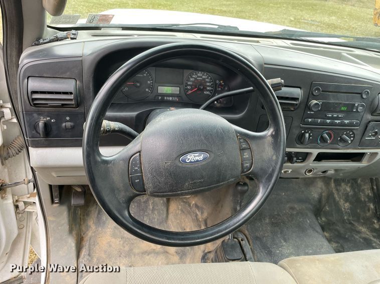 image for item LJ9595 2006 Ford F450 Super Duty XLT  flatbed truck