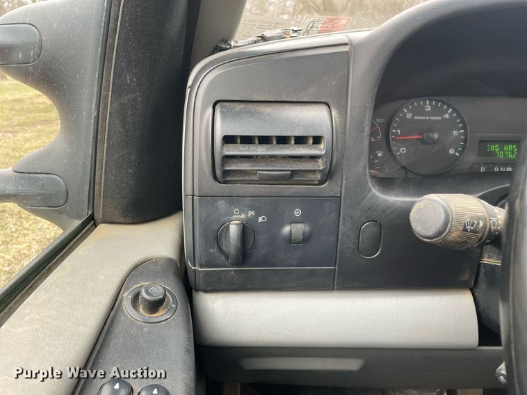 image for item LJ9595 2006 Ford F450 Super Duty XLT  flatbed truck