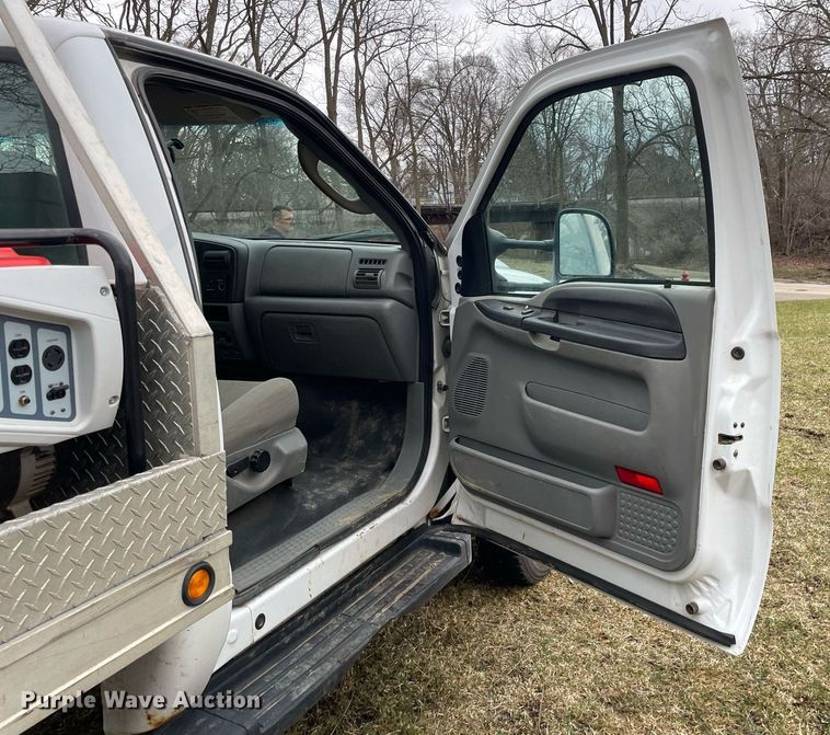 image for item LJ9595 2006 Ford F450 Super Duty XLT  flatbed truck