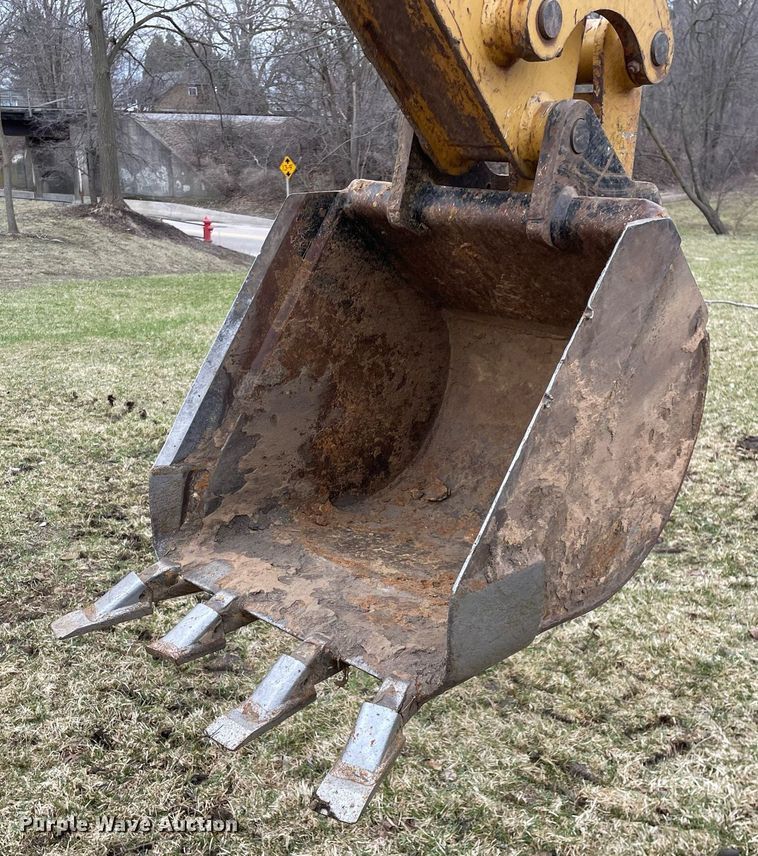 image for item LJ9596 2005 Vermeer RT650  cable plow